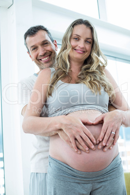 Man holding pregnant womans stomach