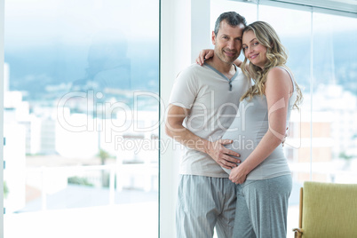 Man holding pregnant womans stomach