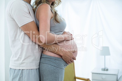 Man holding pregnant womans stomach