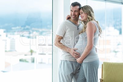 Man holding pregnant womans stomach