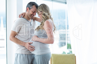 Man holding pregnant womans stomach