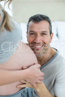 Man holding pregnant womans stomach