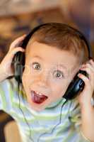 the child listens to music via earphones
