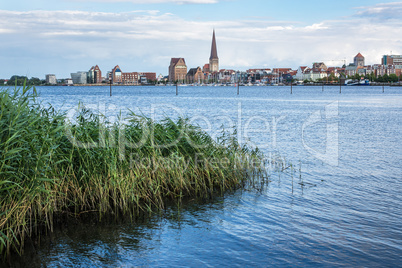 Blick über die Warnow auf Rostock