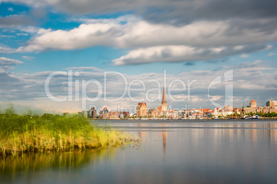 Blick über die Warnow auf Rostock