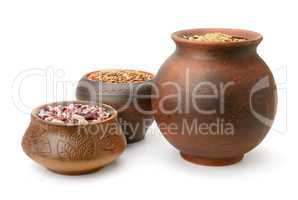 Beans, rice and lentils in pots