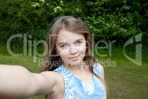 girl taking a selfie picture