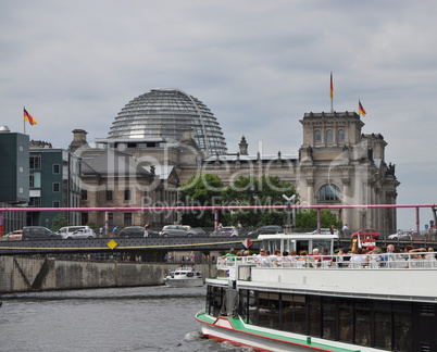 Spree mit Reichstag