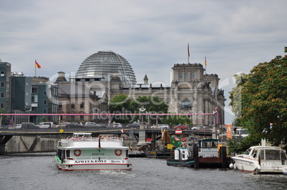 Spree mit Reichstag