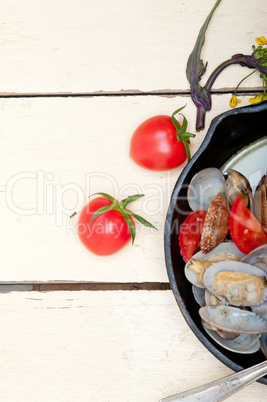 fresh clams on an iron skillet