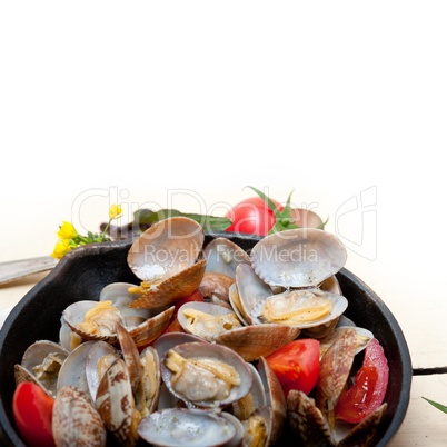 fresh clams on an iron skillet