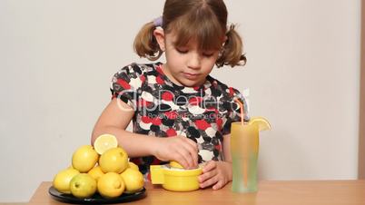 little girl make lemonade