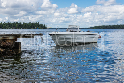 Boot an der schwedischen Küste