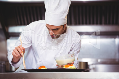 Chef putting sauce on a dish
