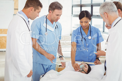 Doctors putting an oxygen mask on patient