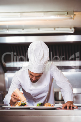 Chef putting sauce on a dish