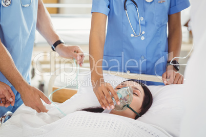 Doctors putting an oxygen mask on patient