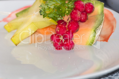 Plate garnish carambola currant melon