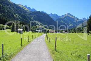 Feldweg in Oberstdorf