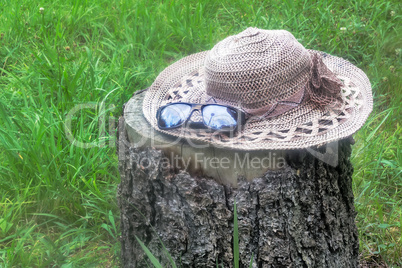 Summer hat for women and sunglasses.