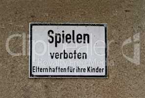 Schild "Spielen verboten"