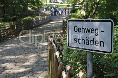 Gehweg-Schäden