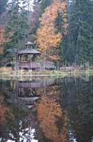 Gazebo on the shore of the lake - hiking trail