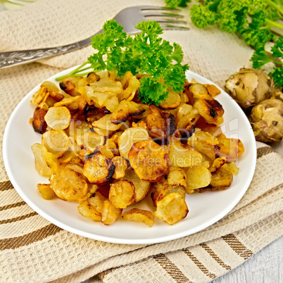 Jerusalem artichokes fried in dish on napkin
