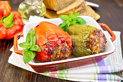 Pepper stuffed meat in brown roaster