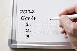 2016 goals written on whiteboard
