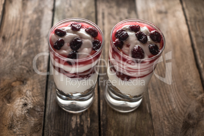 Muesli and yogurt with cranberries and raspberry .