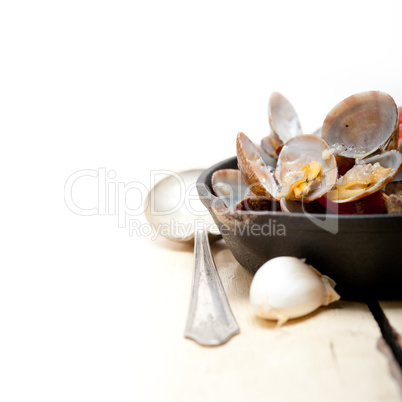 fresh clams on an iron skillet