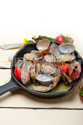 fresh clams on an iron skillet