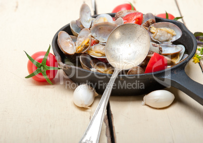 fresh clams on an iron skillet