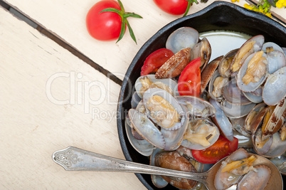 fresh clams on an iron skillet