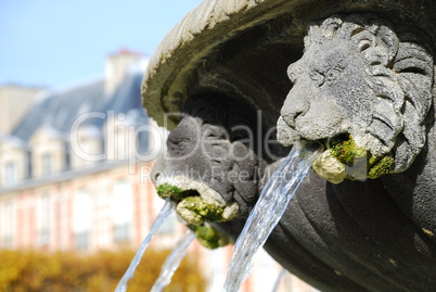 Brunnen Places des Vosges Paris