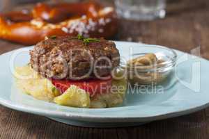 Bayerisches Fleischpflanzerl und Kartoffelsalat