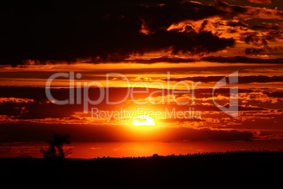 Sonnenuntergang mit Wolken