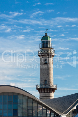 Leuchtturm und Teepott in Warnemünde