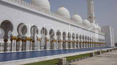 Seitenansicht der Scheich-Zayid-Moschee
