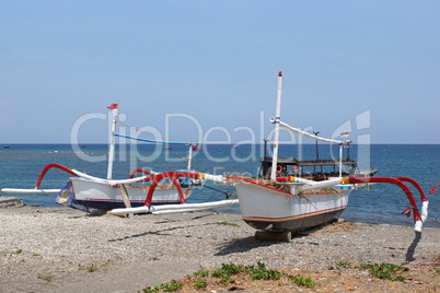 Boote am Strand von Lovina, Bali, Indonesien, Asien