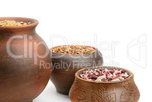 Beans, rice and lentils in pots