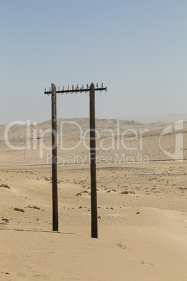 alter Strommast in der Wüste, old power pole in the desert
