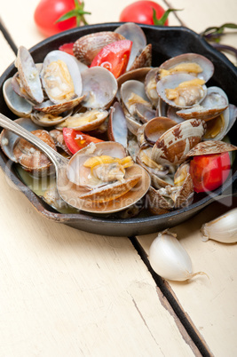 fresh clams on an iron skillet