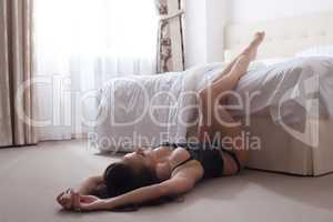 Image of seductive tanned girl lying on floor