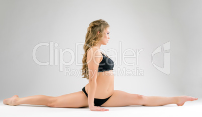 Side view of sexy blonde doing gymnastic splits