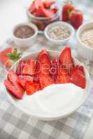 Joghurt mit Erdbeeren