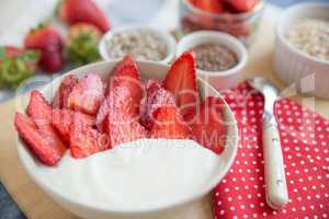 Joghurt mit Erdbeeren