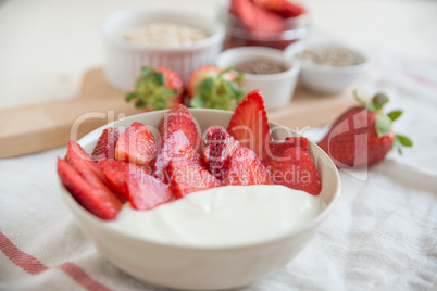 Joghurt mit Erdbeeren