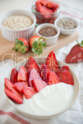 Joghurt mit Erdbeeren